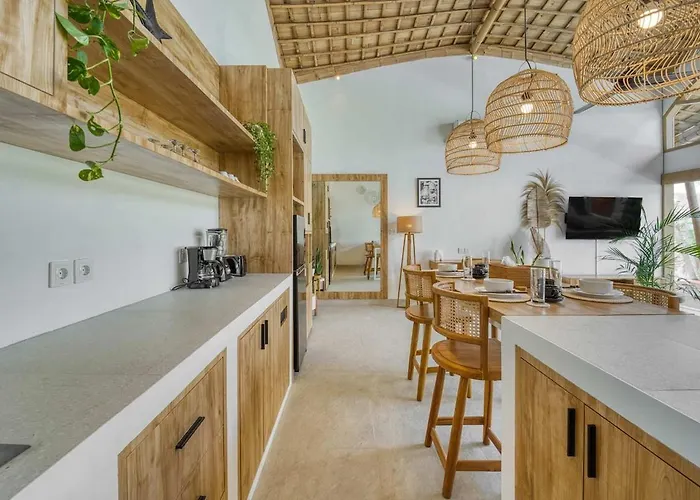 Damai 2br Modern Tropical Escape In