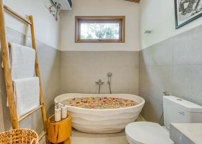 Damai 2br Modern Tropical Escape In